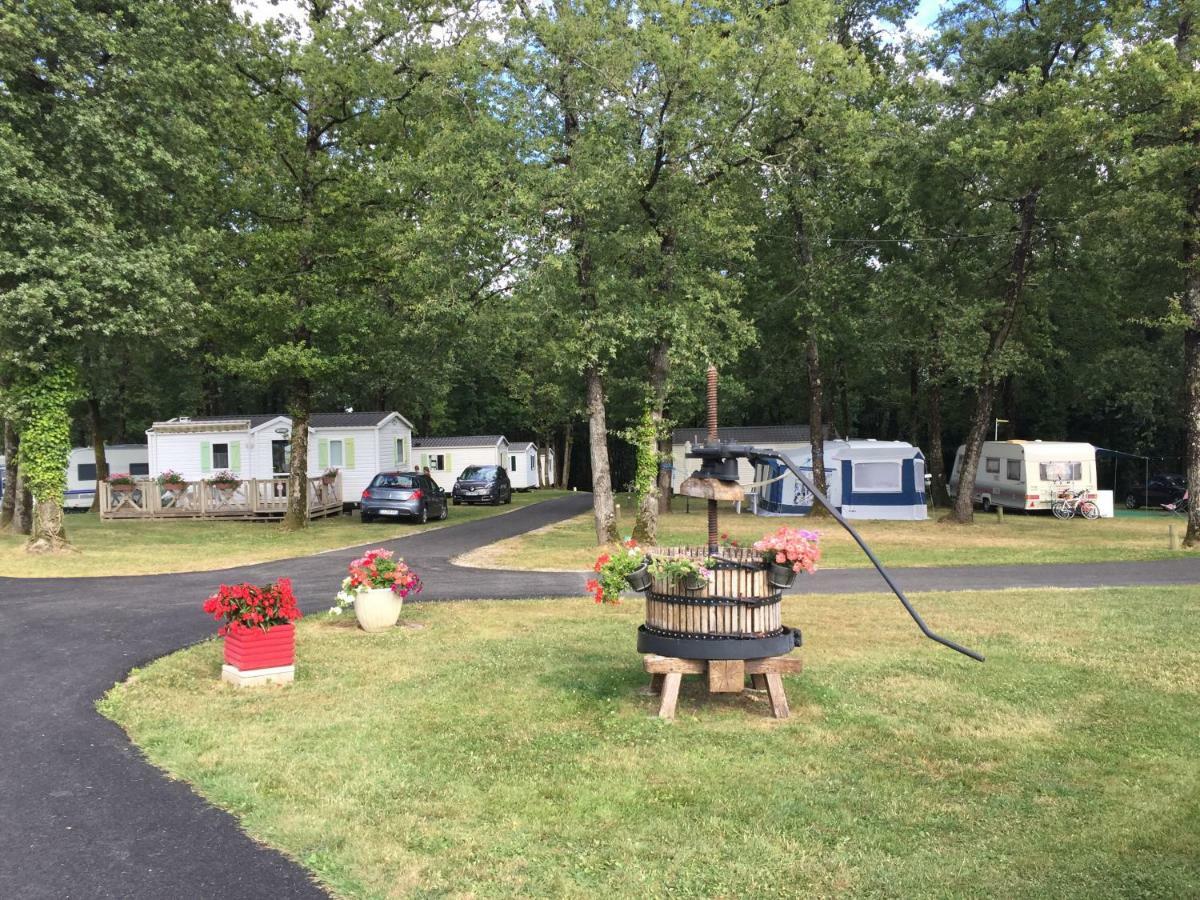 Camping Les Petites Minaudieres Hotel Saint-Sauveur  Kültér fotó